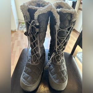 Women’s Magellan Winter Quilted Winter Boots Sz 9 Gray